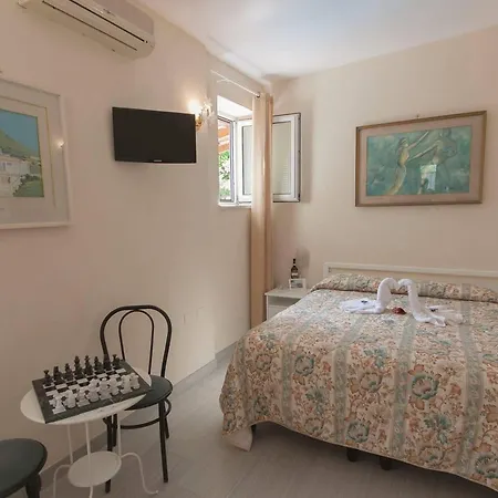 La Rondinella Hotell 2*